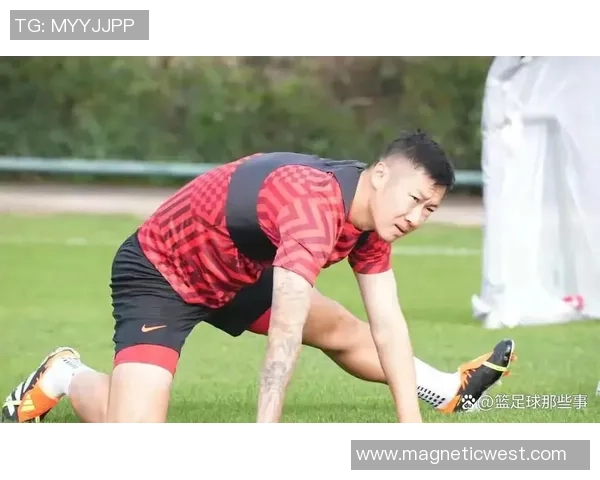 足球明星腰伤事件引发的职业生涯危机与未来发展探讨 足球明星腰伤事件引发的职业生涯危机与未来发展探讨