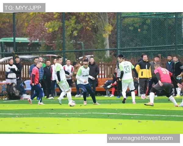 足球明星齐聚包头激情对决展现足球魅力与地方文化交融的精彩瞬间 足球明星齐聚包头激情对决展现足球魅力与地方文化交融的精彩瞬间