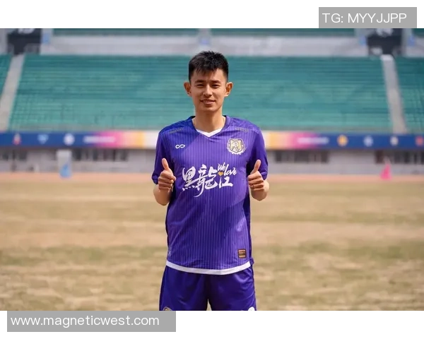 重生为超级足球明星逆袭人生的传奇旅程与荣耀之路 重生为超级足球明星逆袭人生的传奇旅程与荣耀之路